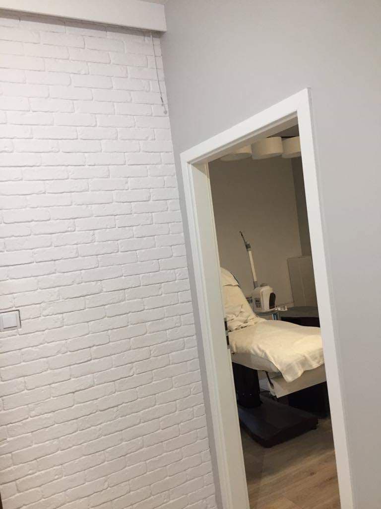 Łazienka po kompleksowym remoncie Lublin – płytki i biały montaż